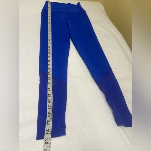 Beach Riot Vibrant Blue Mesh Panel Leggings🪻 - Picture 12 of 15